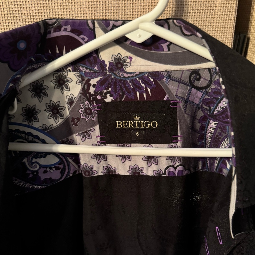 Bertigo Men’s size 6 out on the town night life shirt